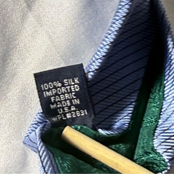 Tommy Hilfiger silk Elegant Blue and peach seahorse Patterned Tie 62” x 4” - Picture 6 of 6